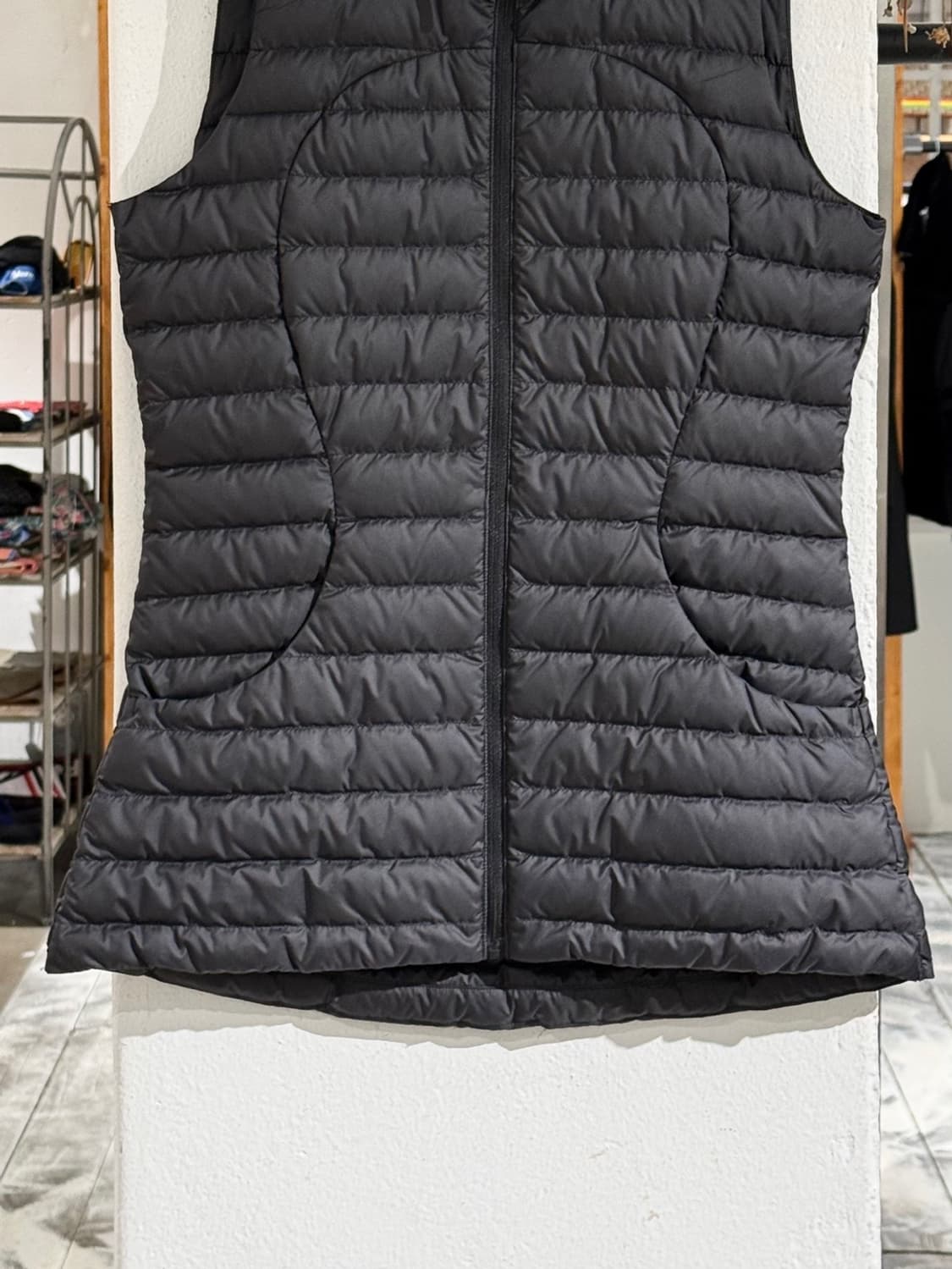 룰루레몬 블랙 팩 잇 다운 베스트 상품이미지5