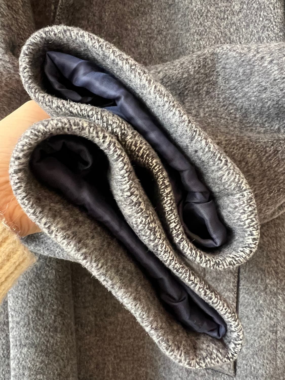 솔리드옴므 남성 그레이 울캐시미어 싱글하프코트

 상품이미지6