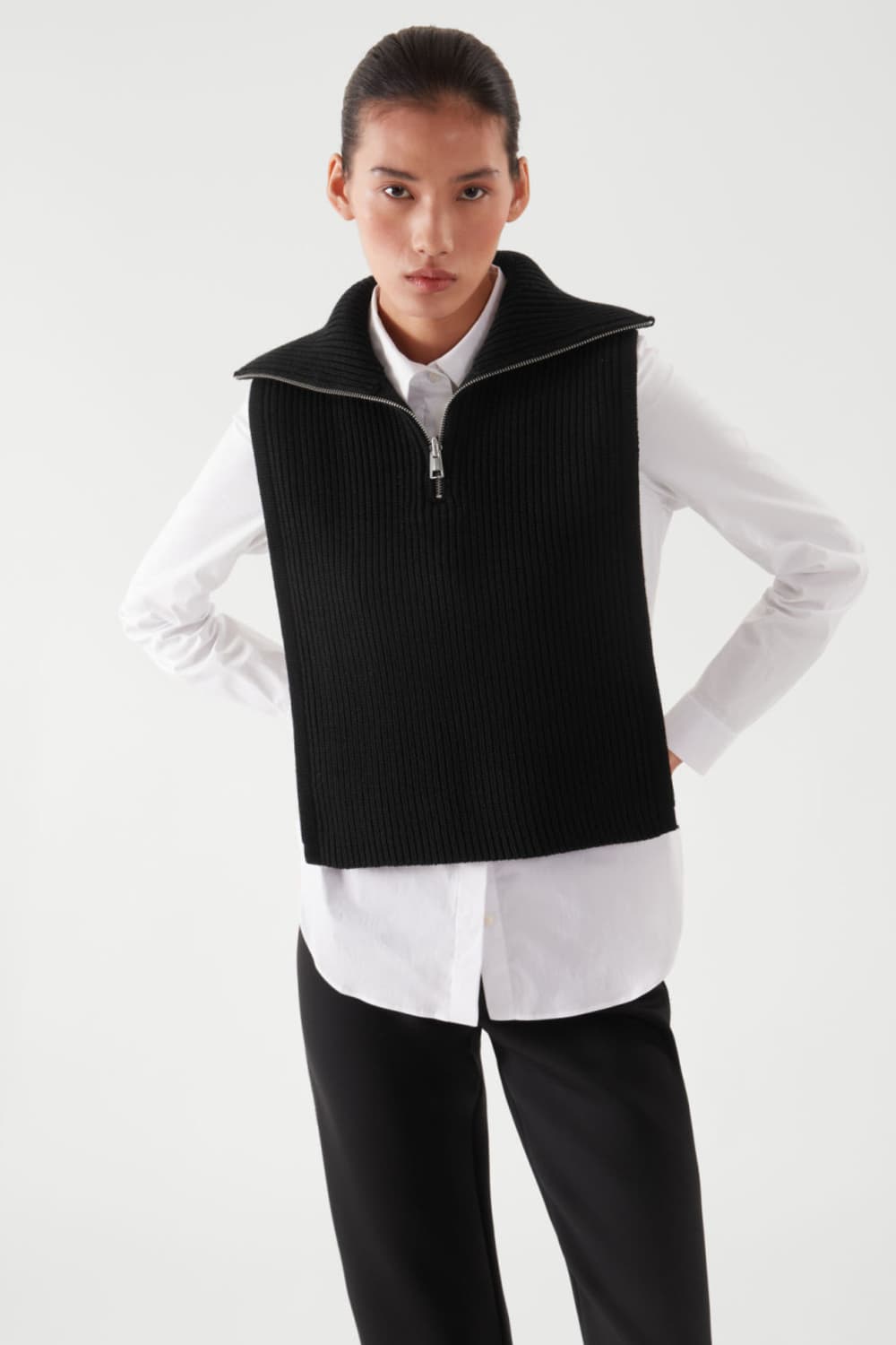 cos 코스 오픈 사이드 하프지퍼 베스트 조끼 유니섹스 블랙 상품이미지1