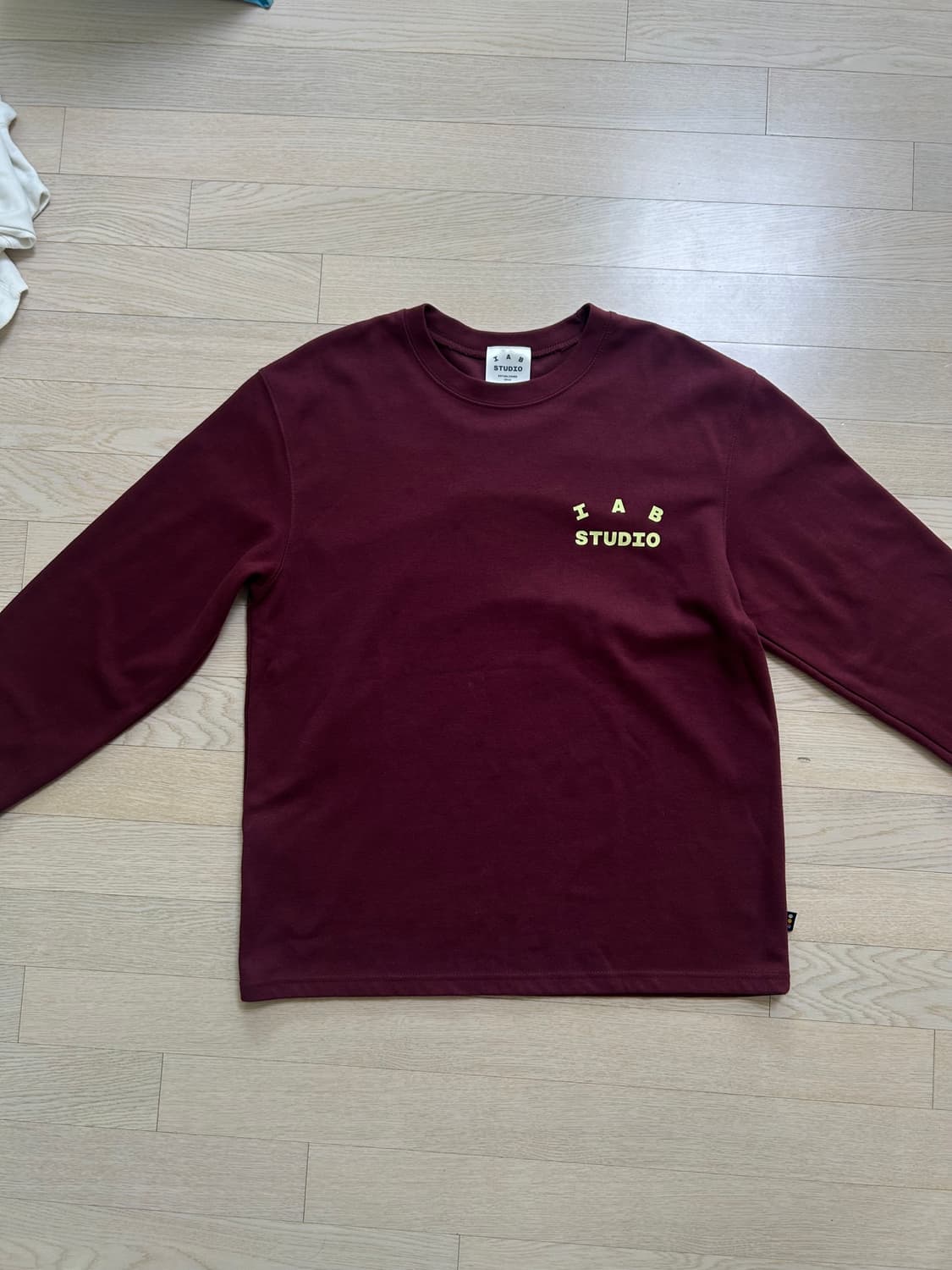 아이앱 IAB 스튜디오 롱슬리브 버건디 M (크림 30만원) 상품이미지1