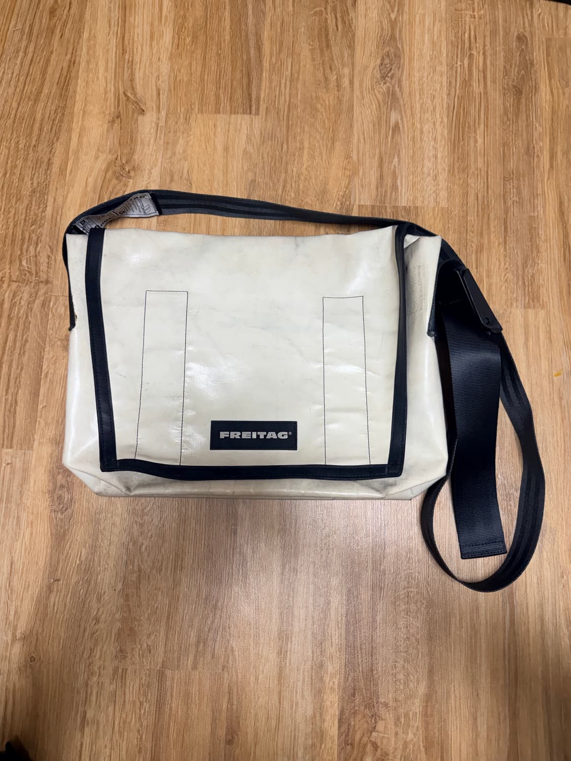 프라이탁 라씨 올화이트 상품이미지1