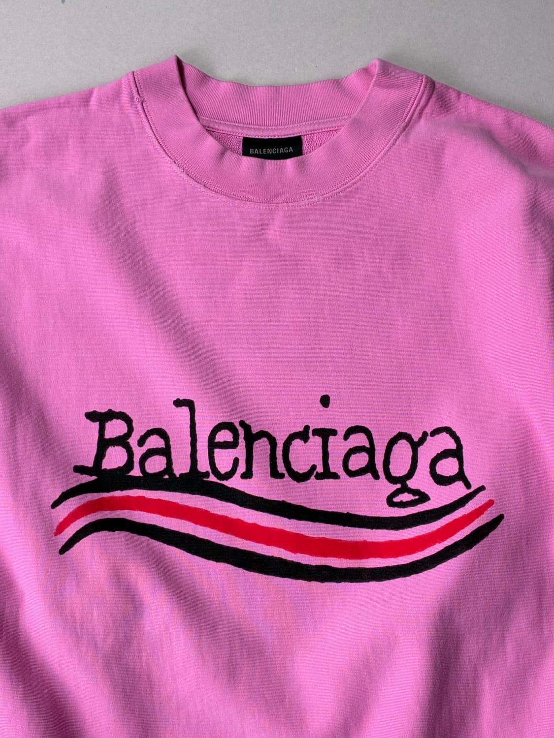 발렌시아가 폴리티컬 핸드 드로운 맨투맨 스웻 셔츠 핑크 2사이즈 상품이미지2