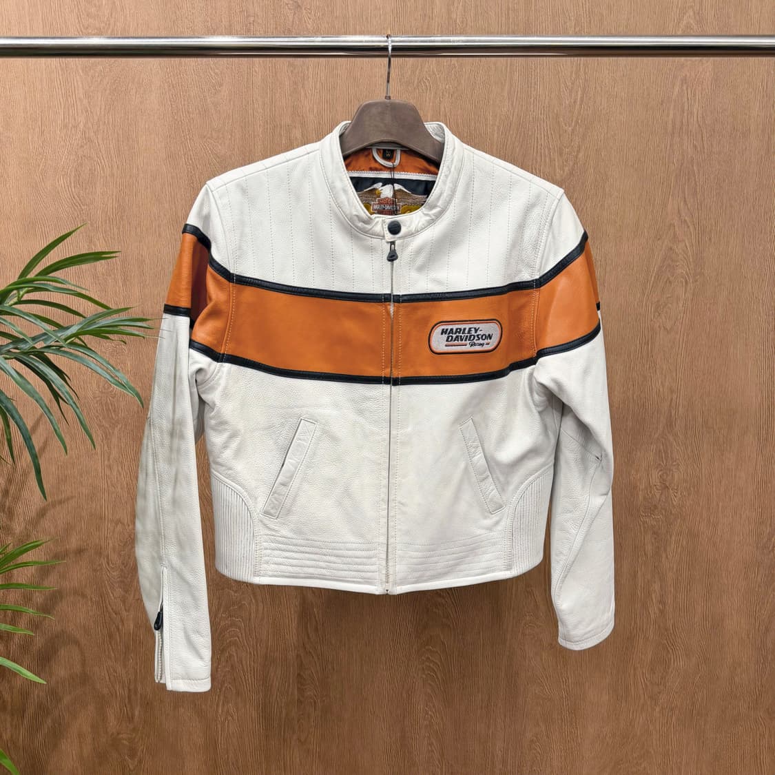 할리데이비슨 라이더 자켓 오렌지 배색 로고 자수 디테일 레귤러핏 아이보리 상품이미지1