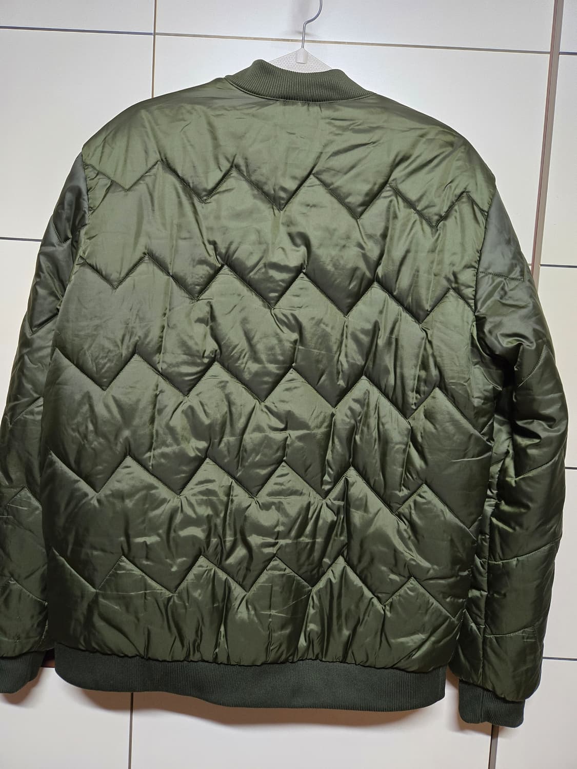 아디다스 누빔 퀼팅 봄버 자켓 상품이미지5