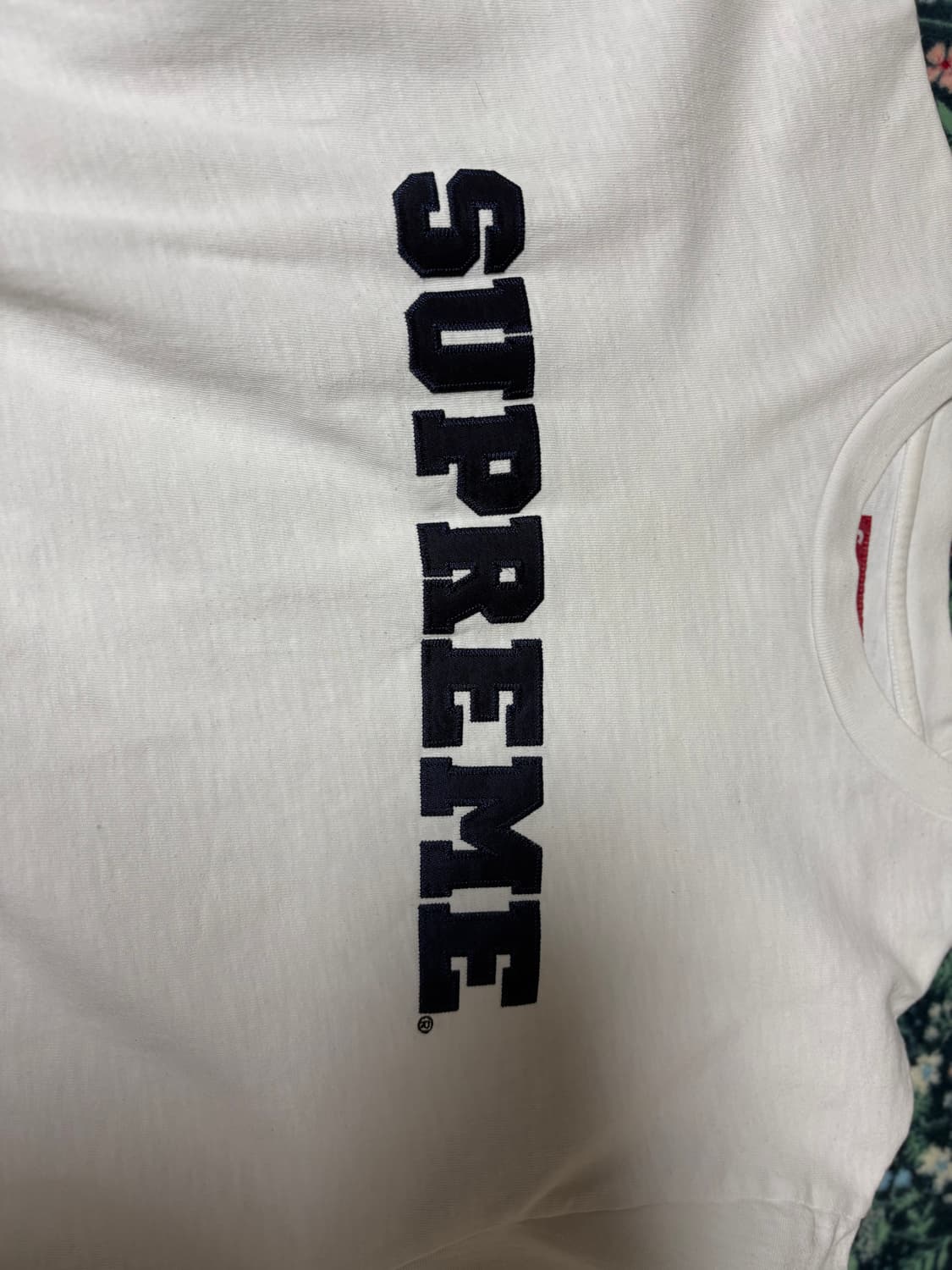 슈프림 컬리지 로고 흰색 티셔츠 상품이미지2