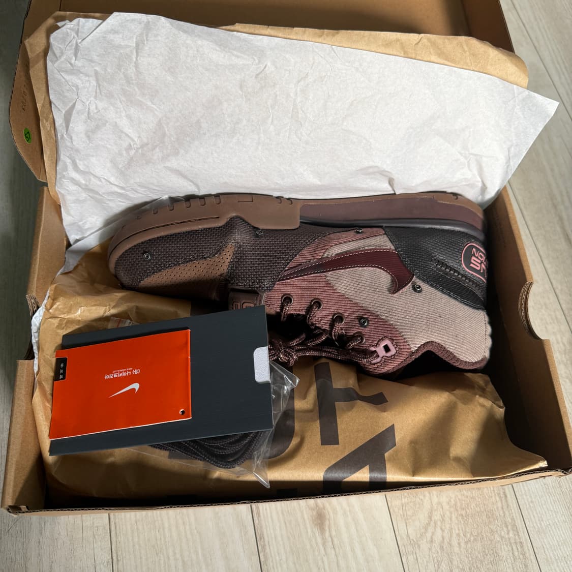 나이키 트레비스 스캇 에어트래이너 270 상품이미지5