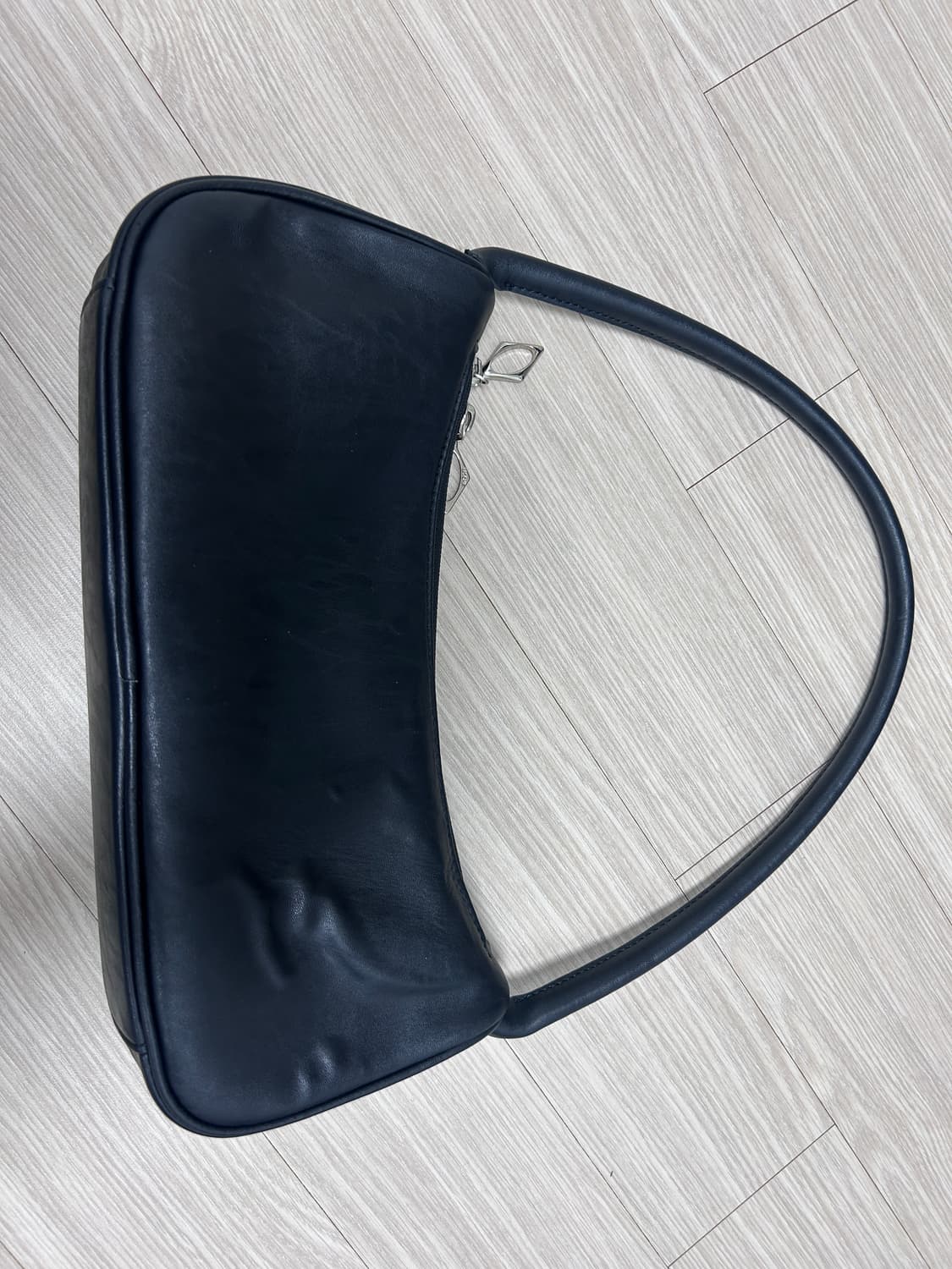 미스치프 롬버스 레더 숄더백 블랙 상품이미지3