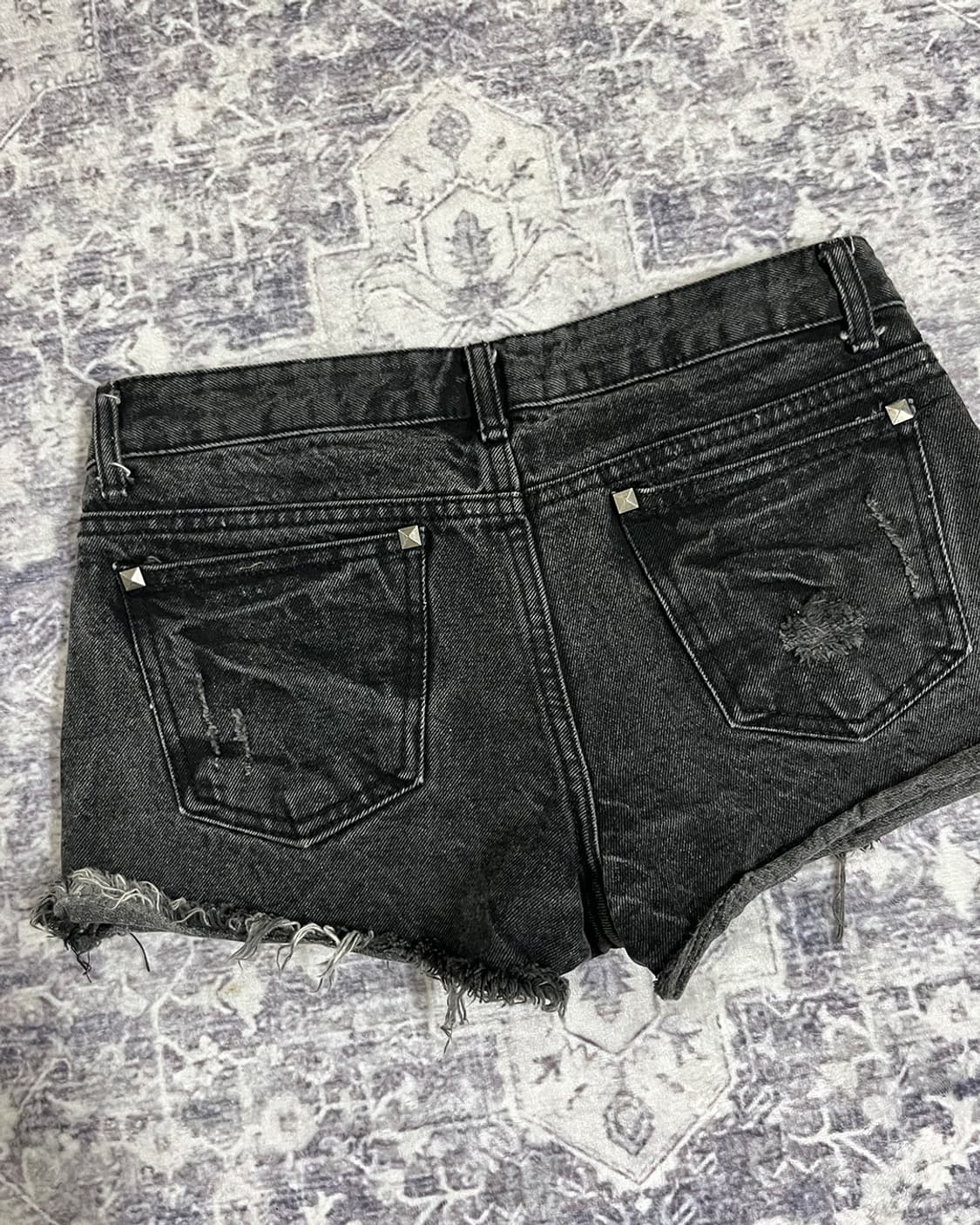 Studded Distressed Black Denim Shorts 상품이미지6