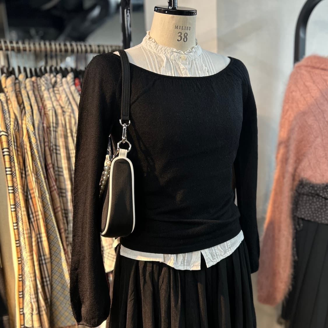 Burberry Gold Logo Knit Feminine Top 상품이미지3