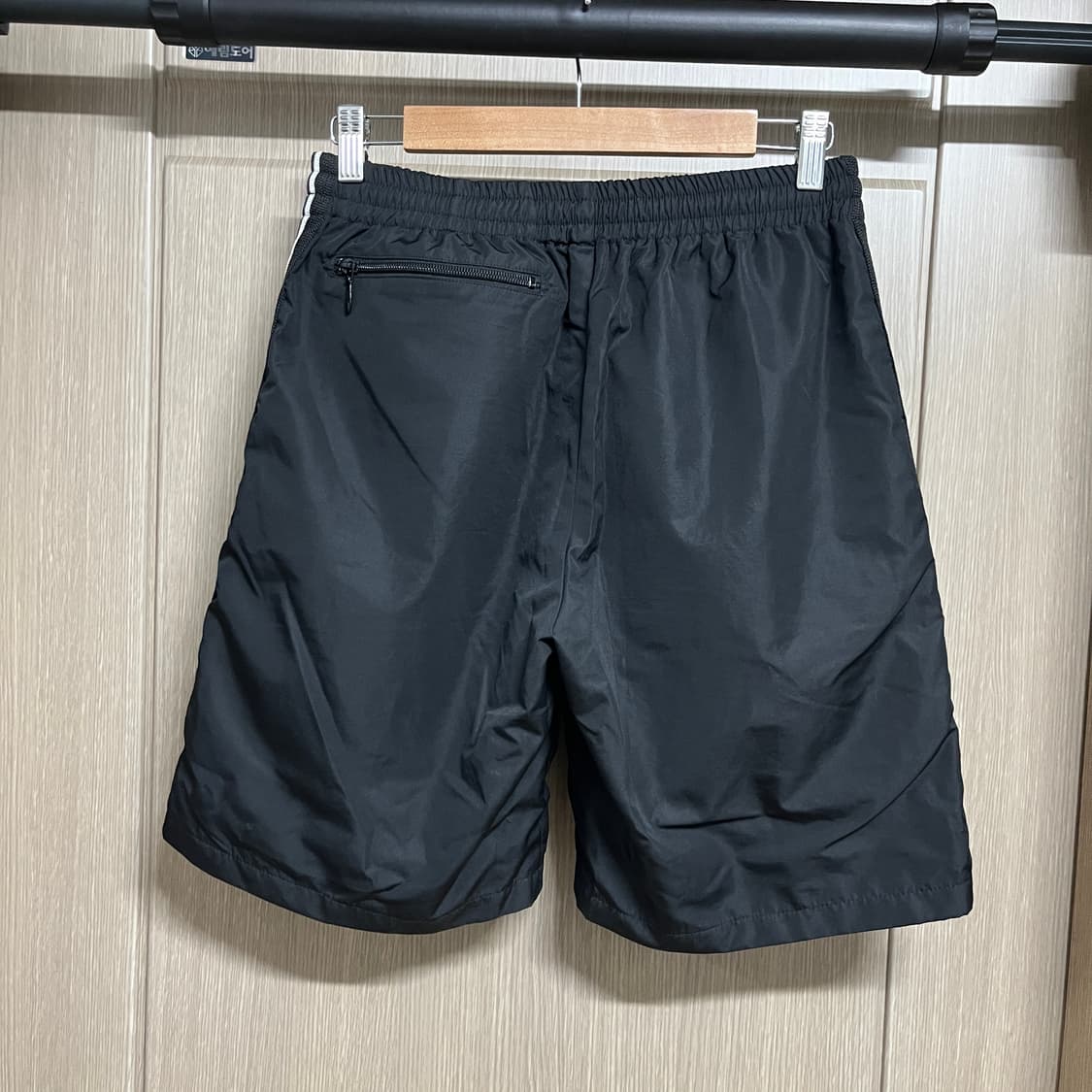 니들스x엠티룸 트랙 쇼츠 반바지 상품이미지2