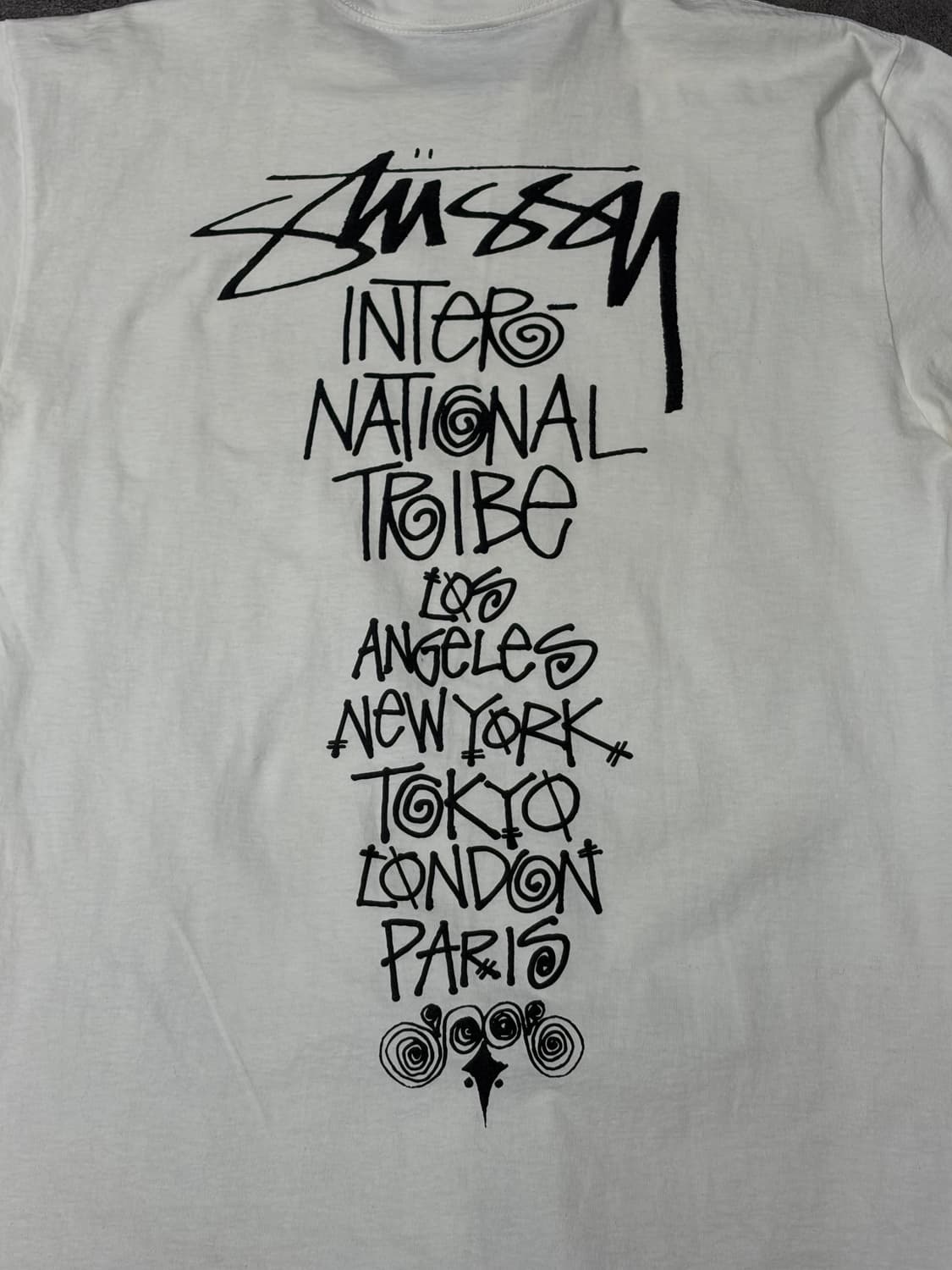 스투시 인터내셔널 화이트 반팔 티셔츠 상품이미지2