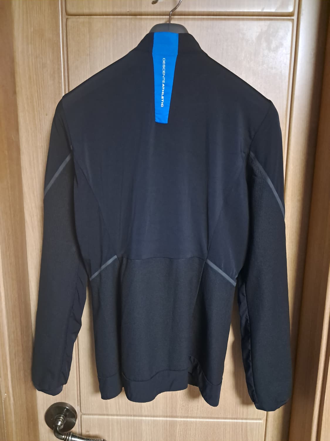 데상트 여성 런닝집업 85 상품이미지3