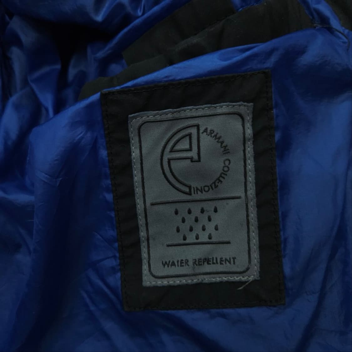 알마니꼴레지오니 경량 패딩 블랙 상품이미지5