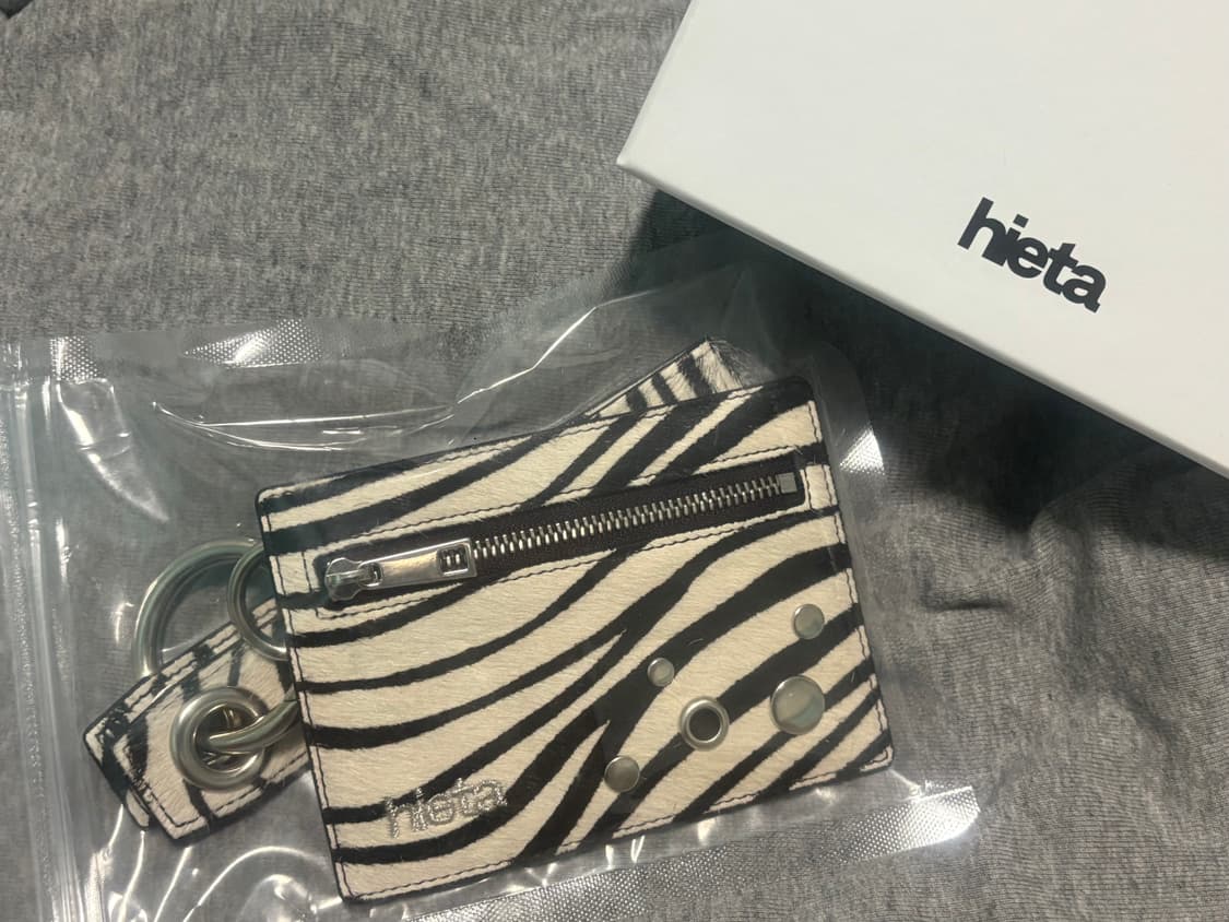새상품)히에타 X 혜정 지브라 월렛 카드지갑 (송치) 상품이미지1