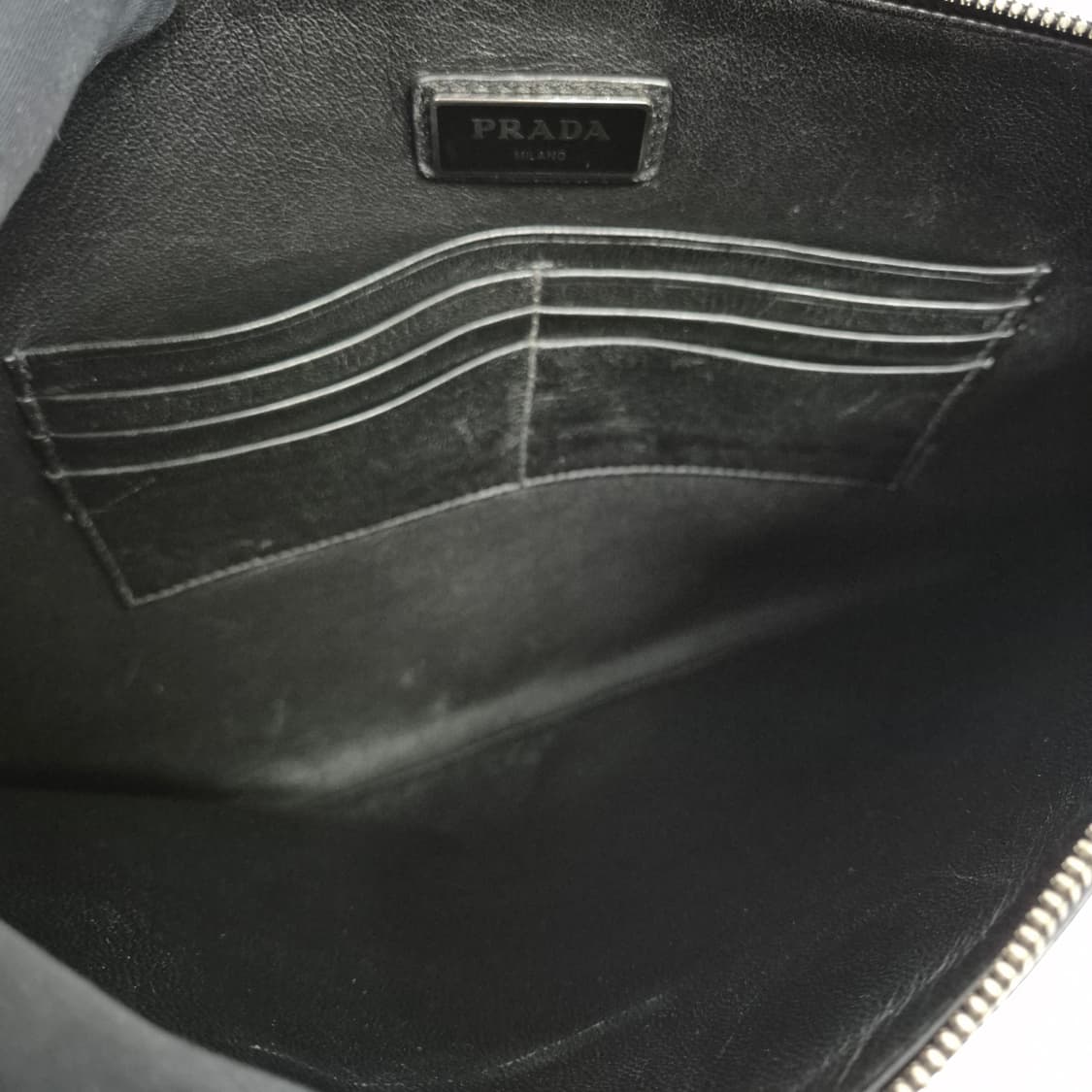 프라다 사피아노 삼각로고 클러치백 블랙 (2NH001) 상품이미지10