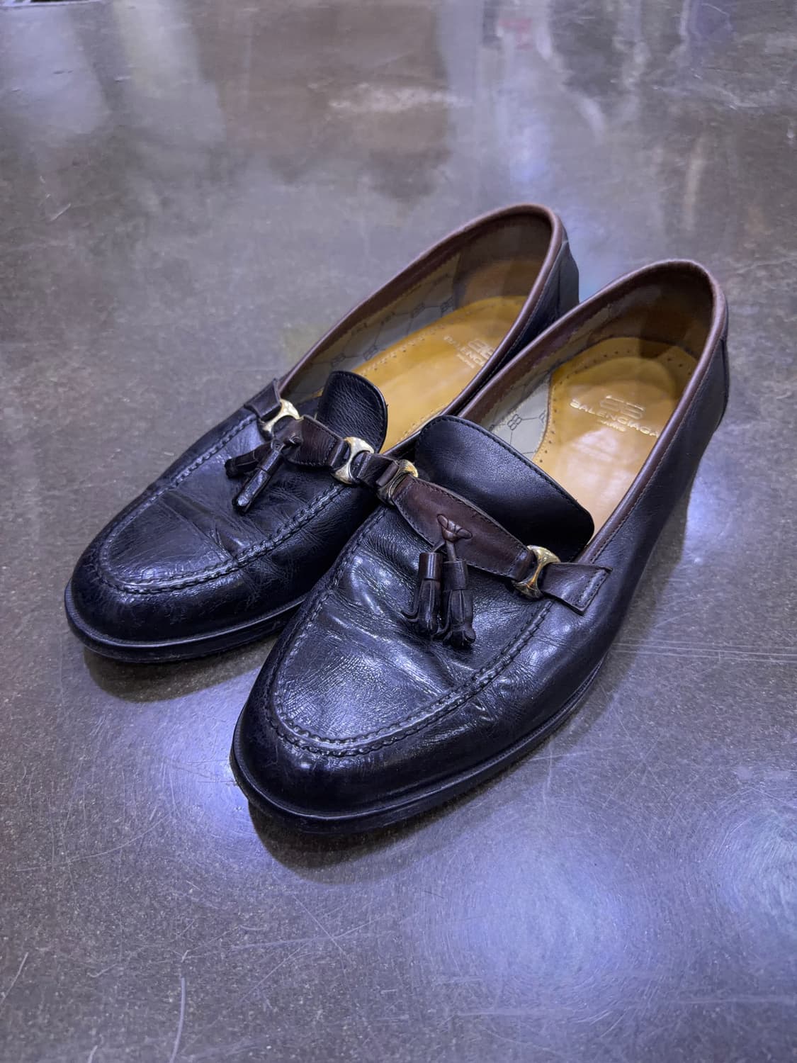 발렌시아가 금장 버클 태슬로퍼 265 상품이미지1