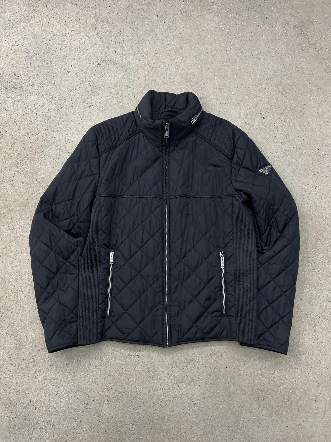 프라다 삼각로고 바이커 퀼팅 자켓 상품이미지1