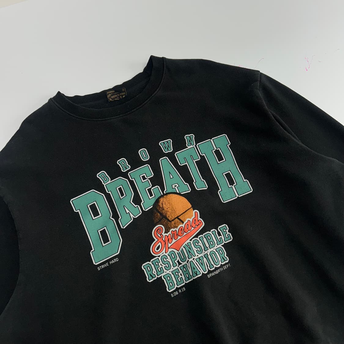 Brown Breath 브라운브레스 프린팅 로고 블랙 맨투맨  상품이미지4