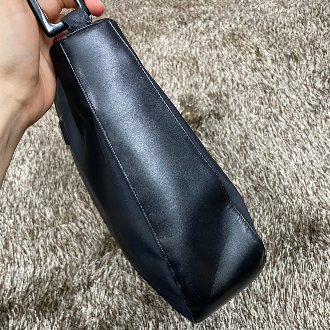 DKNY 블랙 나일론 숄더백 상품이미지7