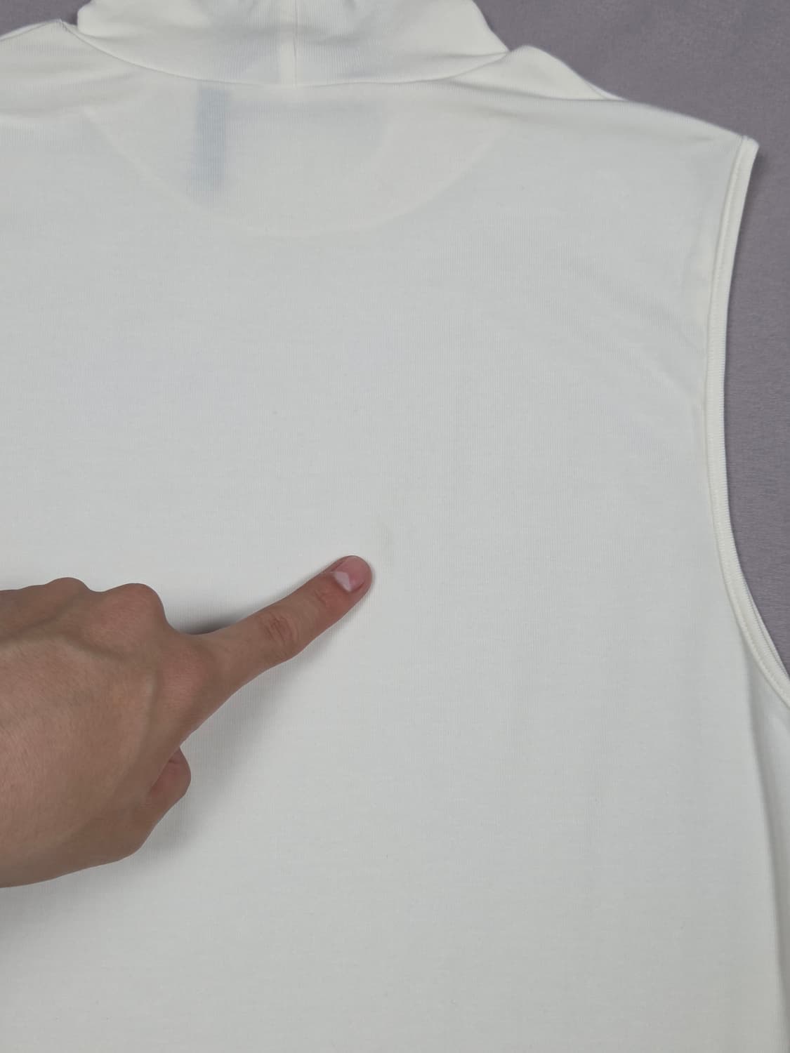 [띠어리] 리브드 비스코스 터틀넥 슬리브리스 | S00099 상품이미지8