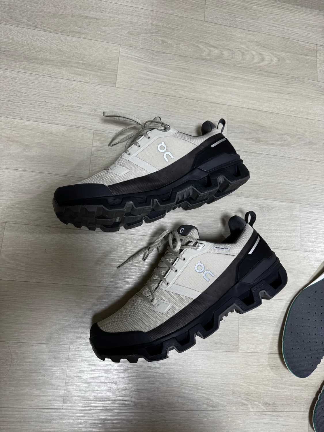 [295] 온 러닝 클라우드원더 워터프루프 샌드 블랙 상품이미지4