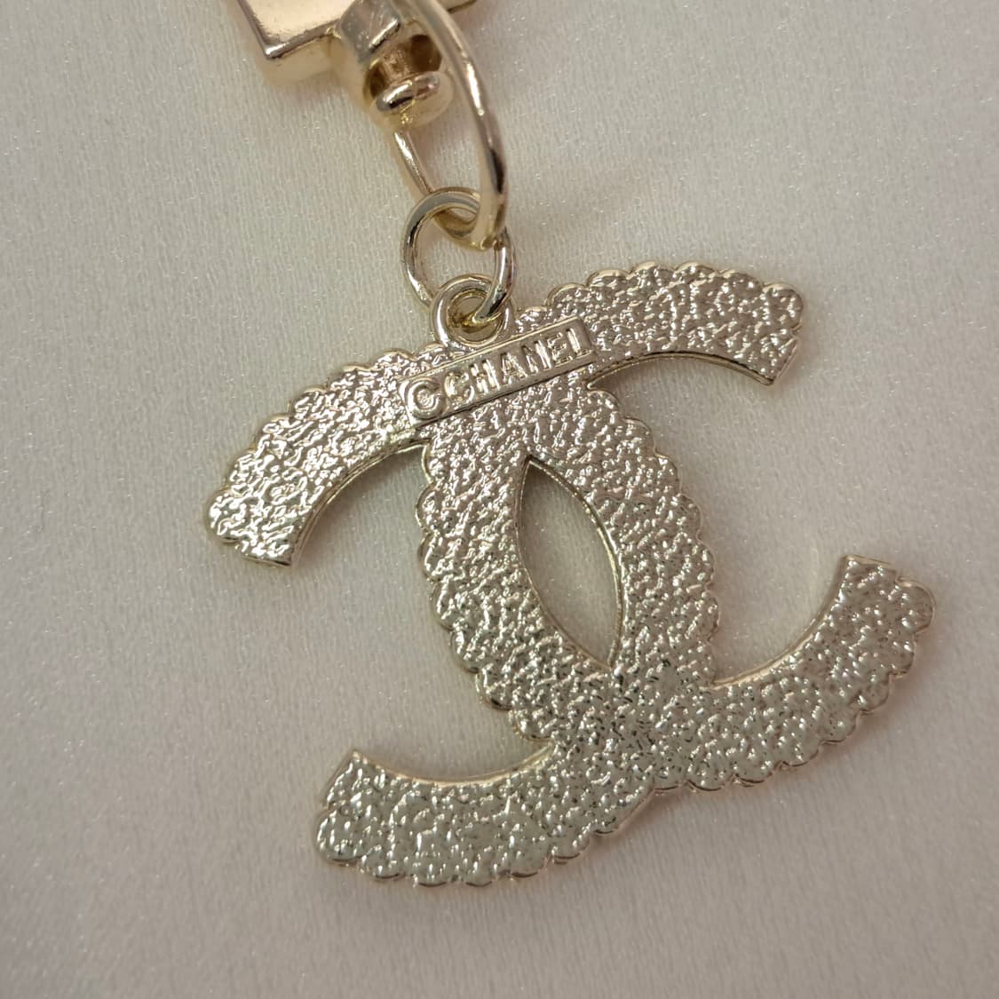 2+1 행사) 샤넬 키링 빈티지 펜던트 블랙골드 cc 상품이미지4