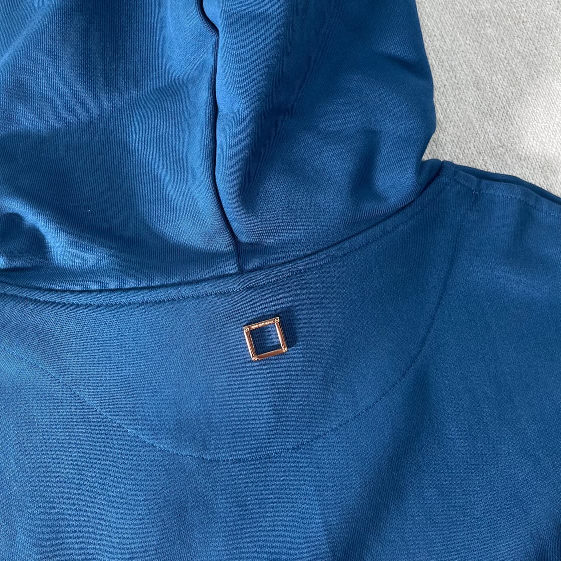 우영미 21FW 오버핏 후드티 상품이미지5