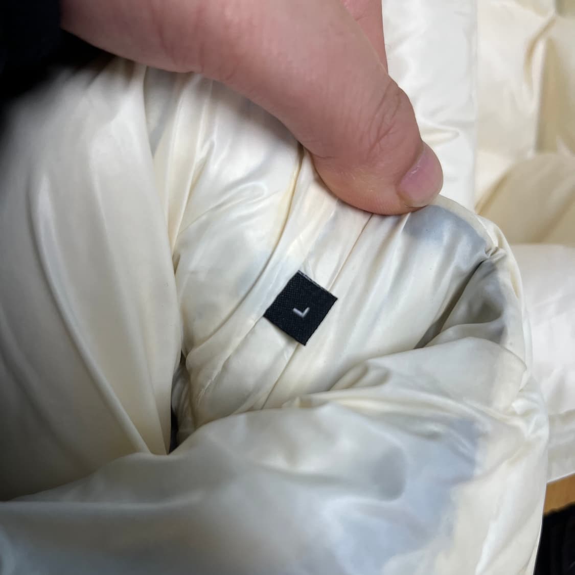 W 100 몽클레어 25FW 패딩 베스트 상품이미지4