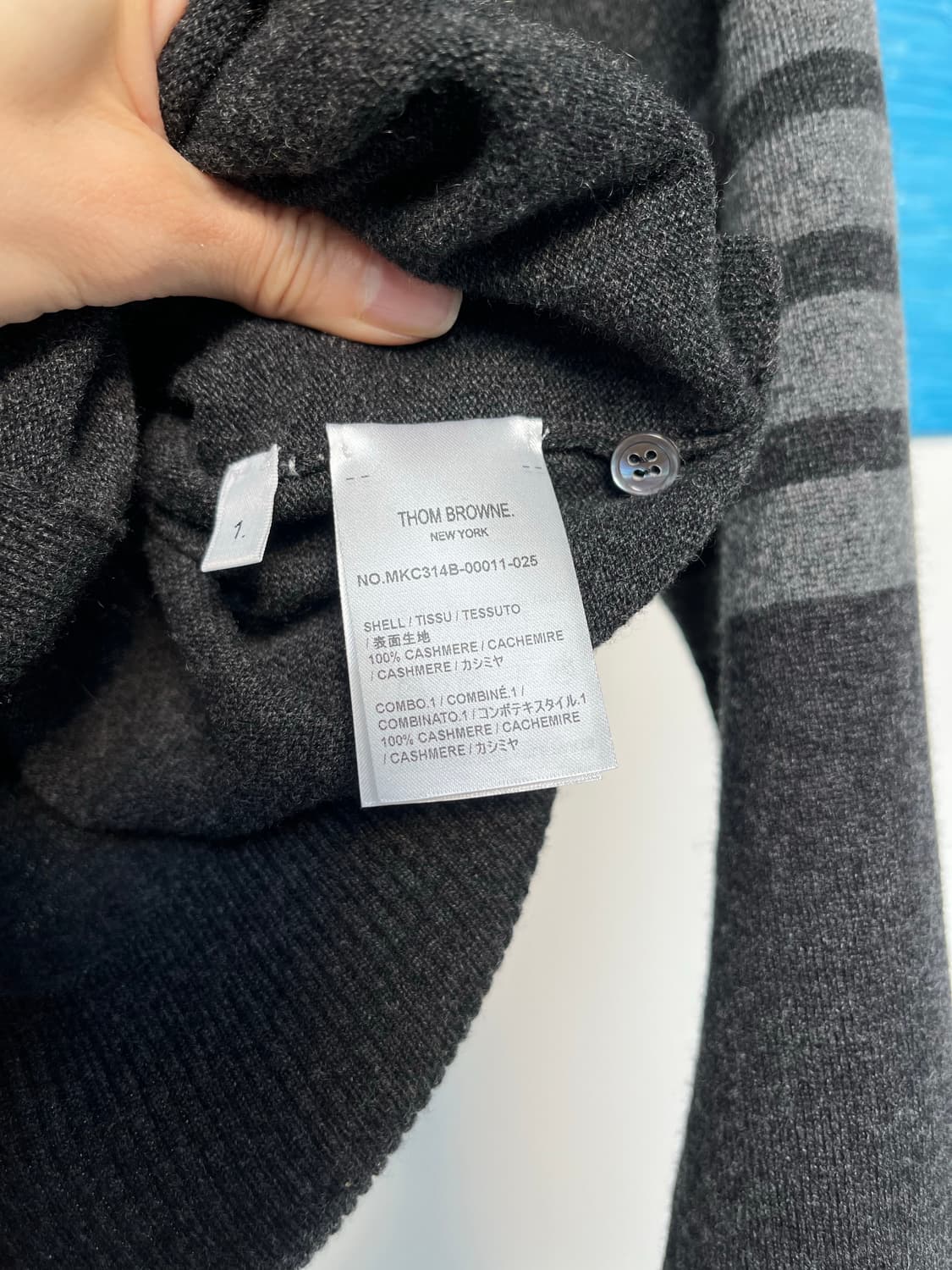 새상품) 톰브라운 캐시미어 클래식 크루넥 4-바 카디건 상품이미지7