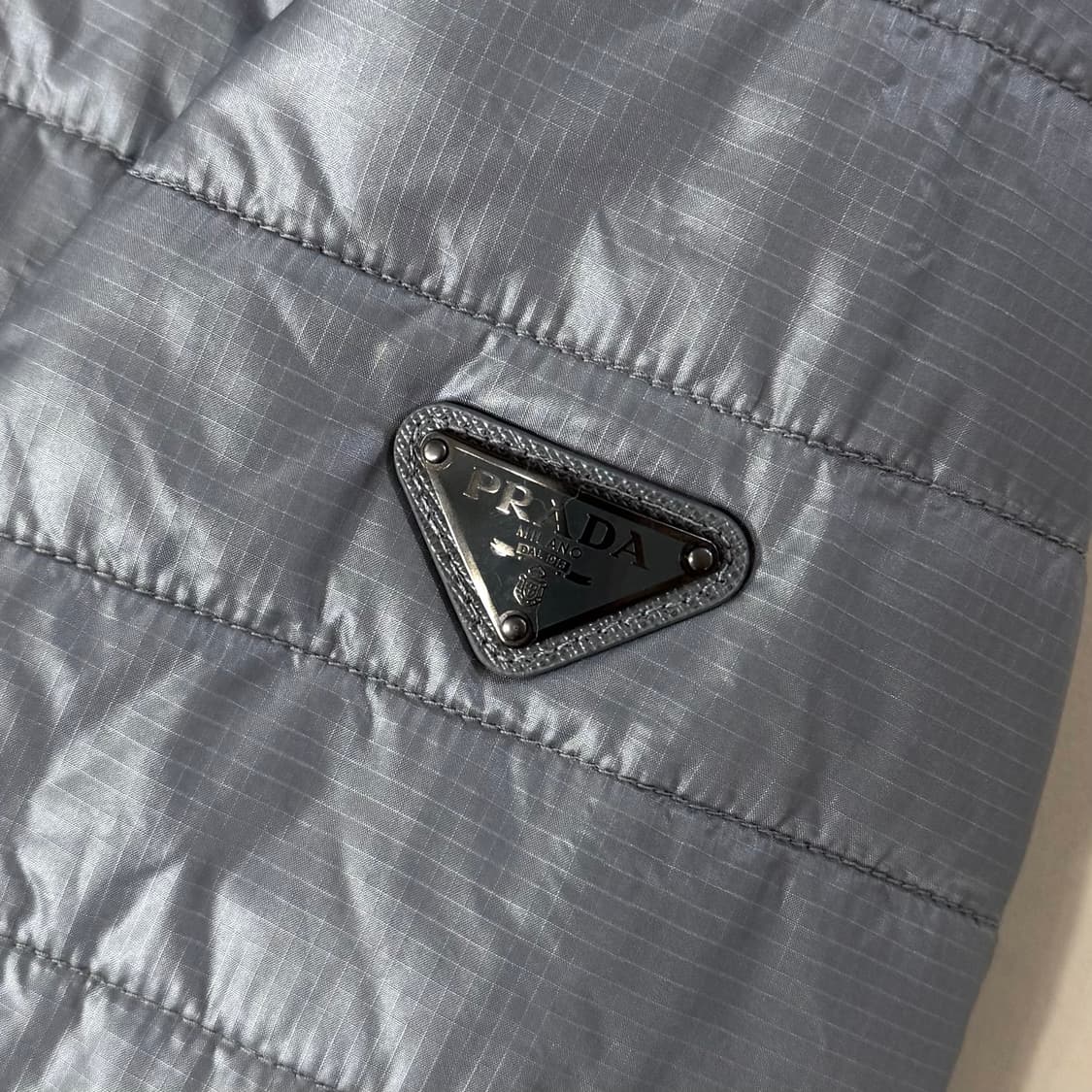 [50/당일출고]프라다 삼각로고 경량패딩 상품이미지3