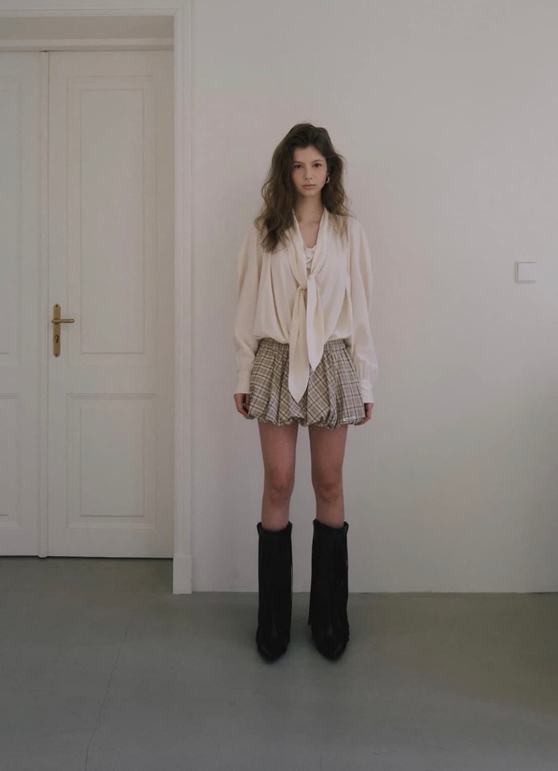 오버듀플레어 타이 블라우스 아이보리 상품이미지1