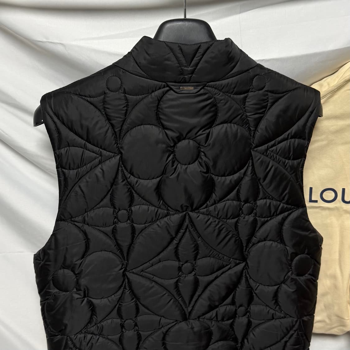 [S+급/48] 루이비통 모노그램 플라워 패딩 조끼 풀구성 상품이미지5