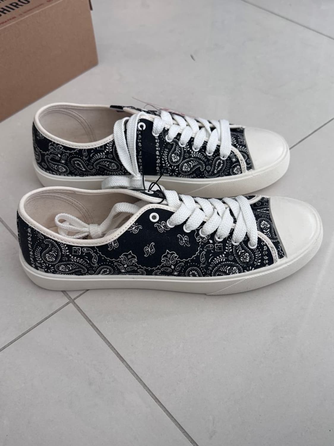 PAISLEY SNEAKERS 페이즐리 스니커즈 상품이미지2