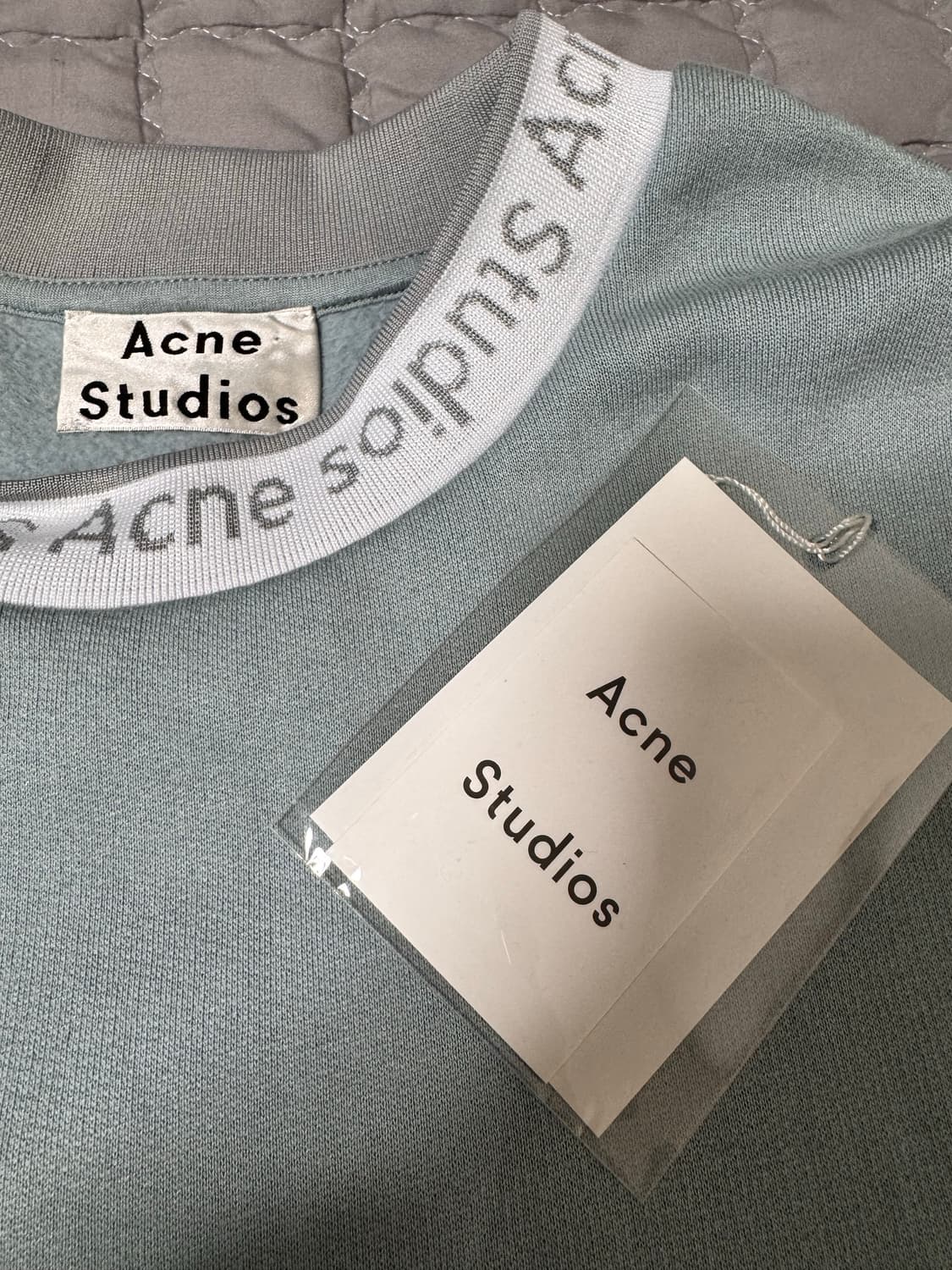 아크네 스튜디오 넥로고 맨투맨 s 민트 플로고 상품이미지2