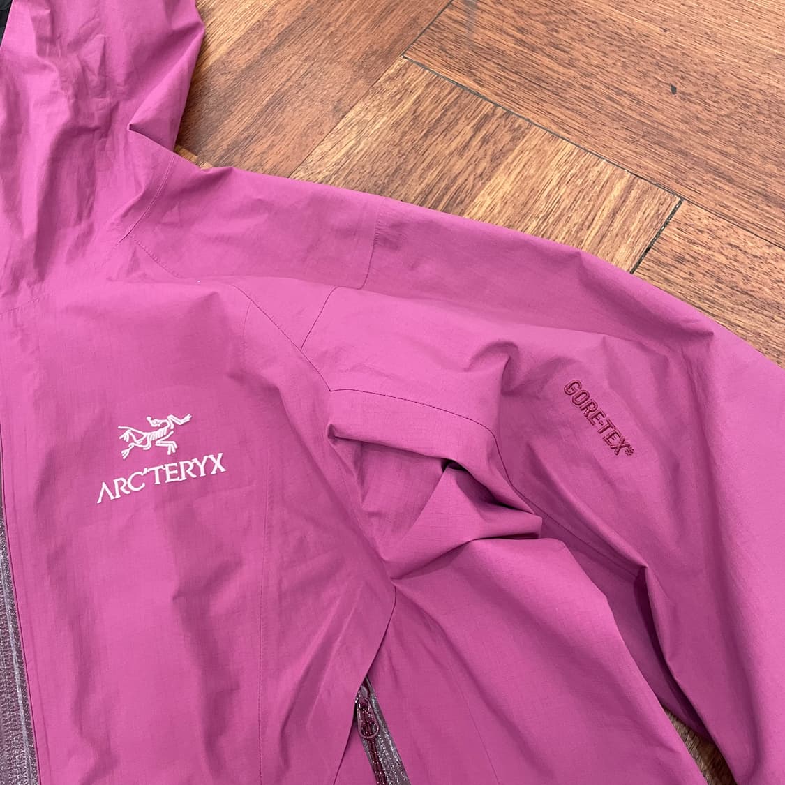 여성 아크테릭스 고어텍스 바람막이 상품이미지2