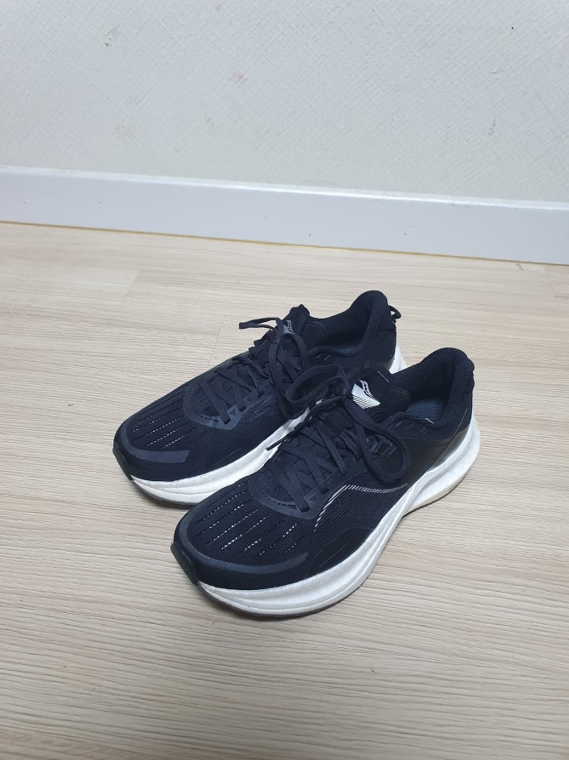 써코니 템퍼스 러닝화 270 상품이미지4