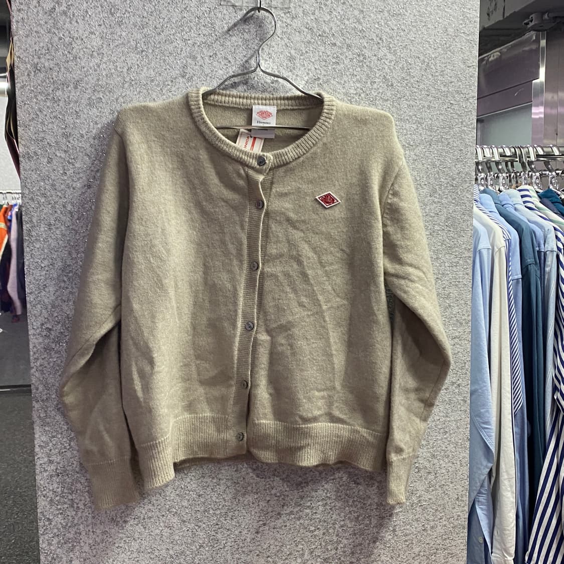 단톤 패치로고 베이지 버튼 니트 가디건 B3160 상품이미지2