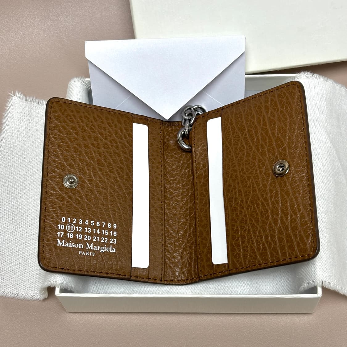메종마르지엘라 체인 카드 지갑 브라운 풀박 상품이미지2