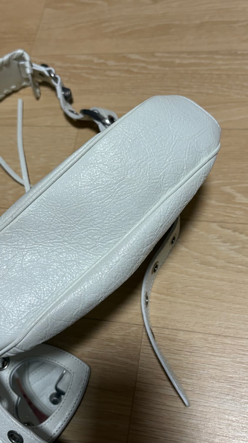 발렌시아가 르카골 XS 화이트 가방 상품이미지4