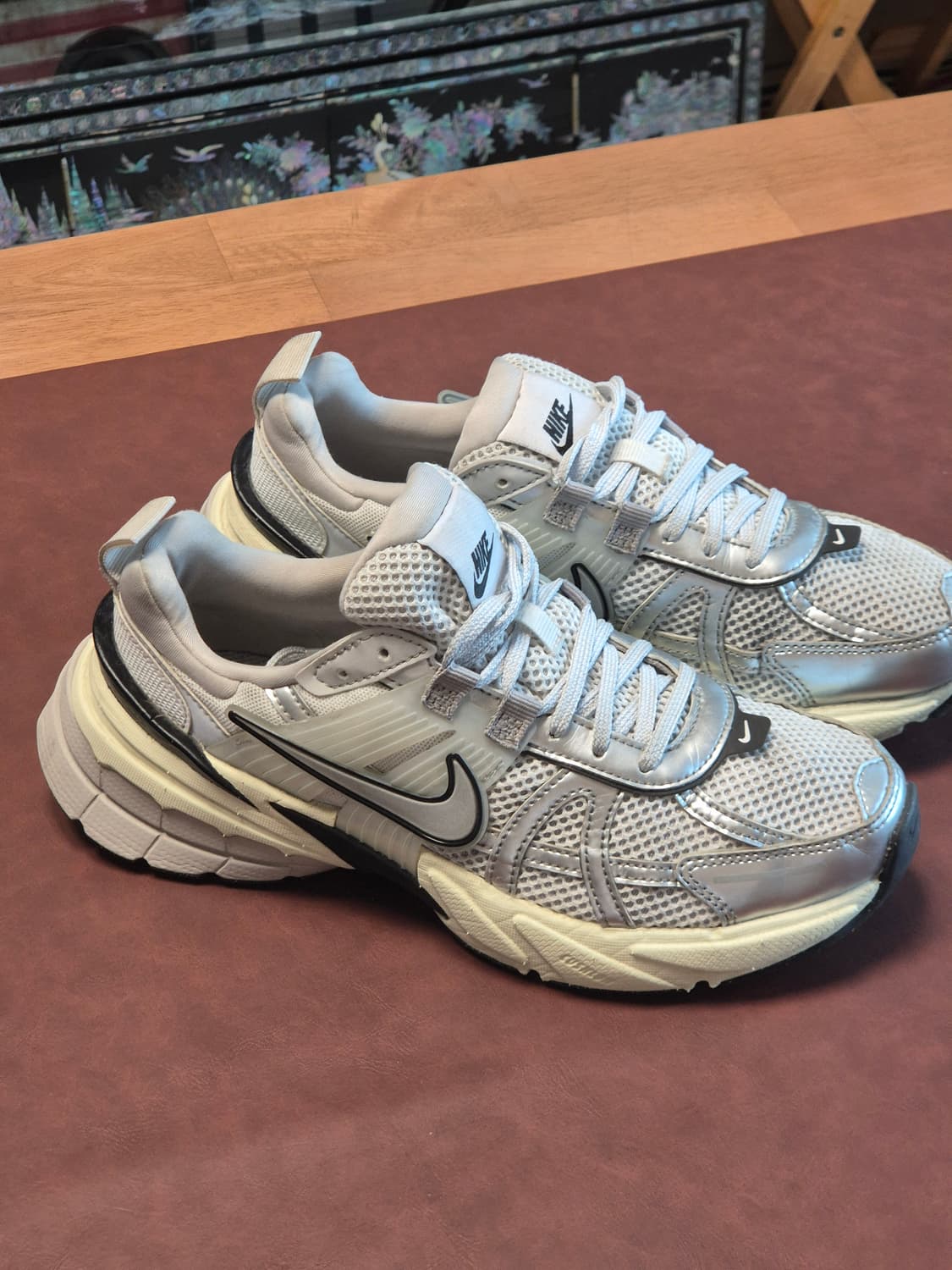 실착용2회 235 (6.5us) 정품 나이키V2K런 서밋 런닝화  상품이미지2