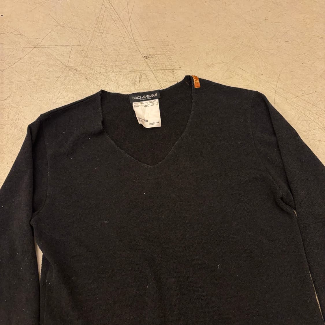 돌체앤가바나 브이넥 블랙 니트 상품이미지2