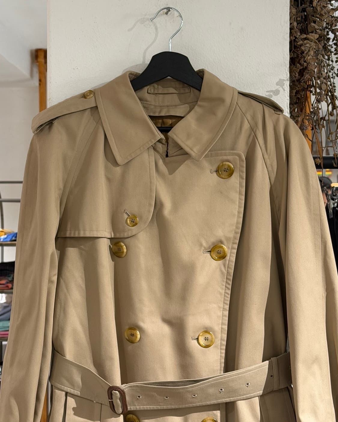 버버리 베이지 벨티드 더블 트렌치코트 상품이미지4