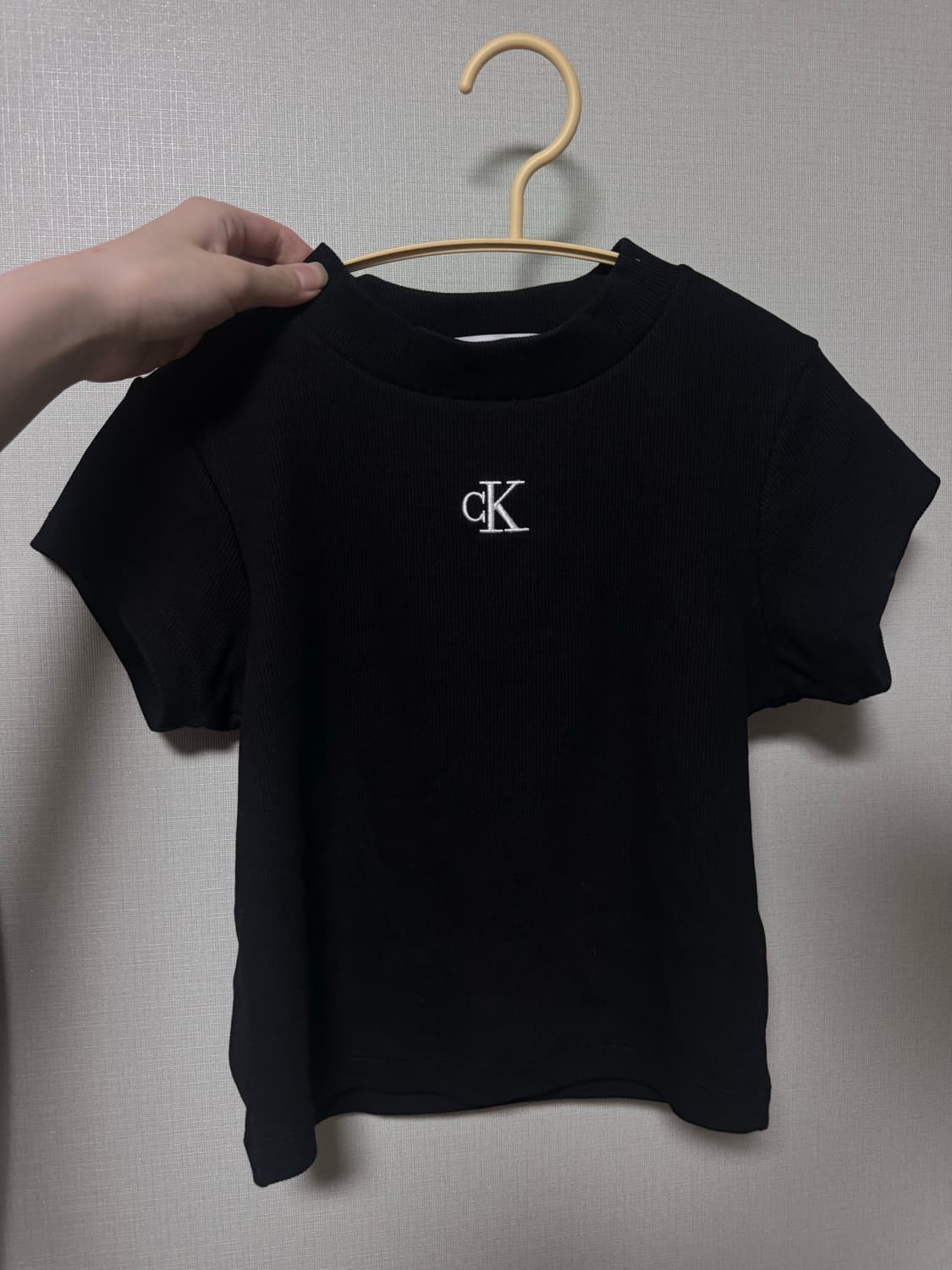 캘빈클라인 크롭 반팔티 상품이미지2