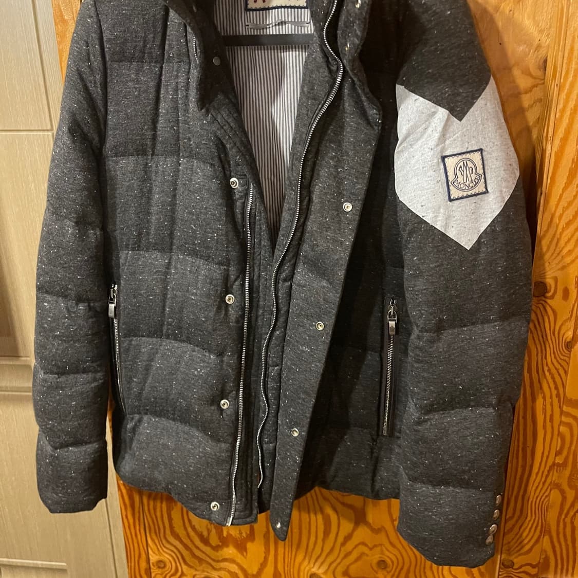 감정서 포함) 몽클레어 감마블루 패딩 판매 합니다 상품이미지5