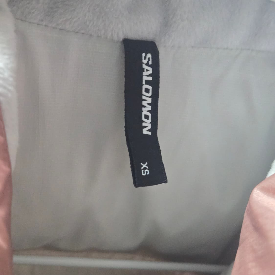 살로몬 컨투어 크롭 다운 자켓 라이트 핑크(XS사이즈) 상품이미지3