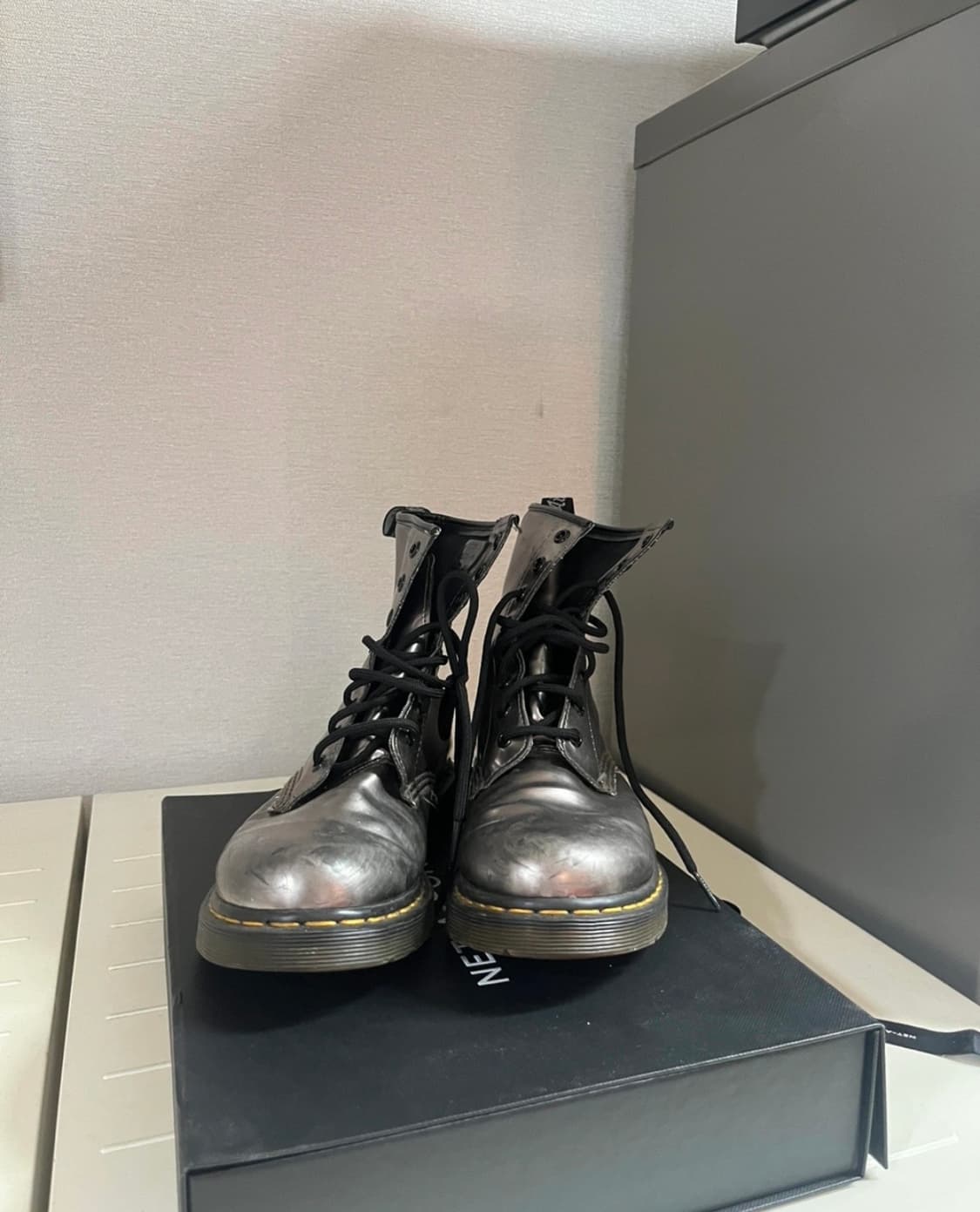 닥터마틴 실버 사이즈 245-250 (US 8) 상품이미지3