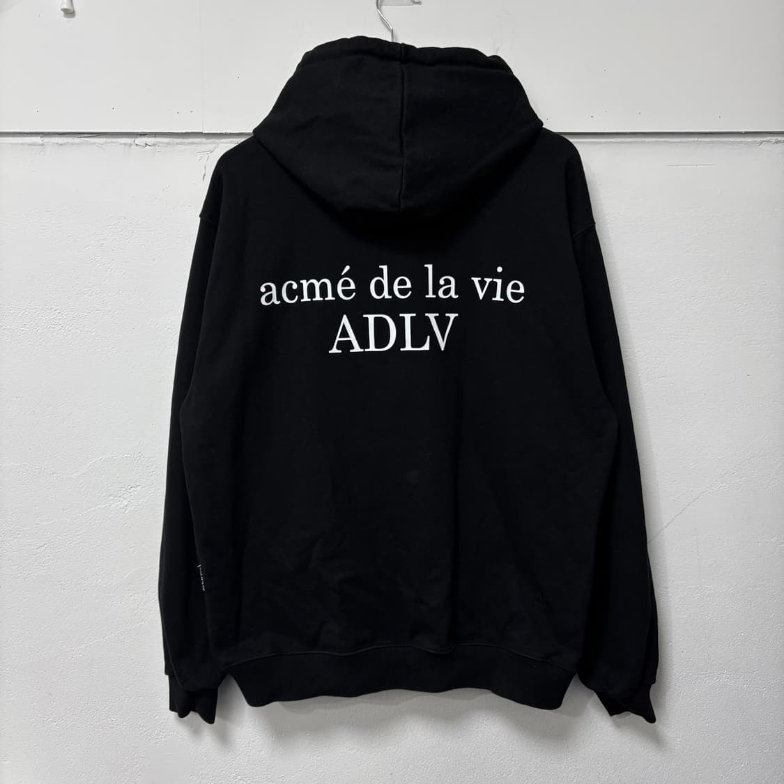 아크메드라비 블랙 프린팅 후드티 상품이미지6