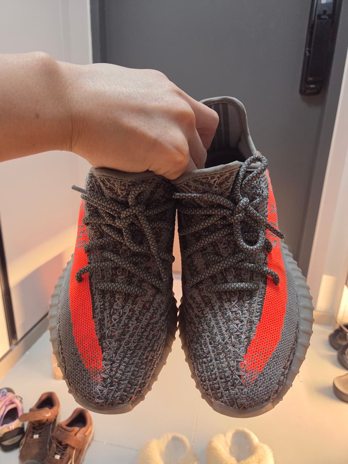 이지부스트 350 V2 벨루가 GW1229 255사이즈 상품이미지2