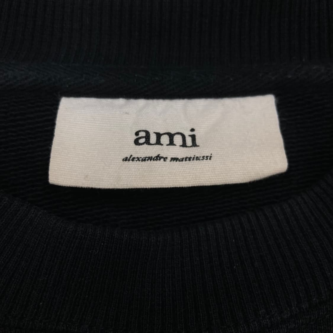 아미 블랙 컬러 하트 로고 맨투맨 상품이미지3