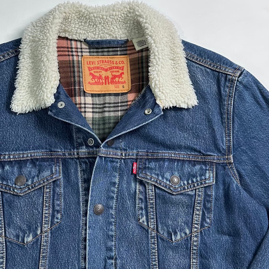 리바이스 체크 라이닝 양털 카라 데님 자켓  상품이미지3